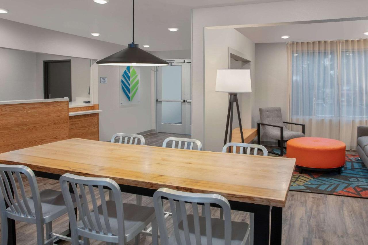 Wood Spring Suites Washington Dc East Arena Drive Lake Arbor Екстериор снимка